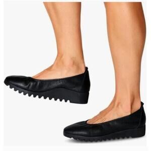 Aetrex Brianna Women's Flats Size 
US11.5 Black Suede